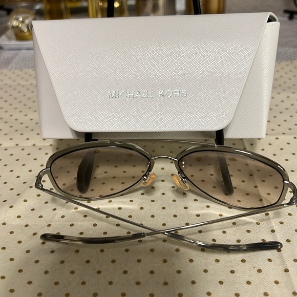 MICHAEL KORS Fashion Sunglasses with case - Picture 6 of 7